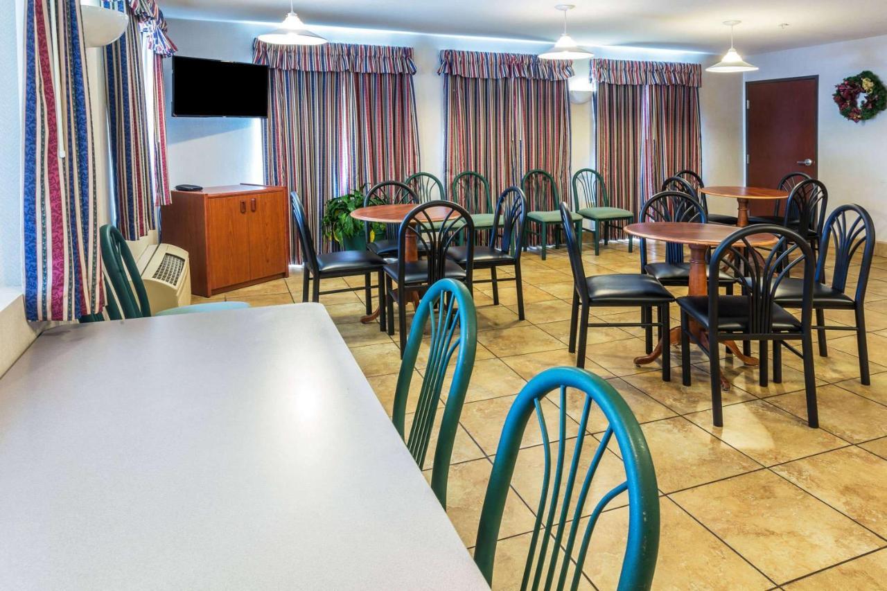 Super 8 By Wyndham Gresham/Portland Area Or Hotel Екстериор снимка