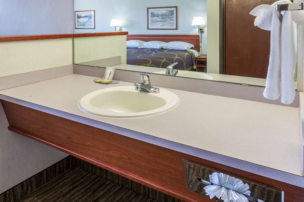 Super 8 By Wyndham Gresham/Portland Area Or Hotel Стая снимка