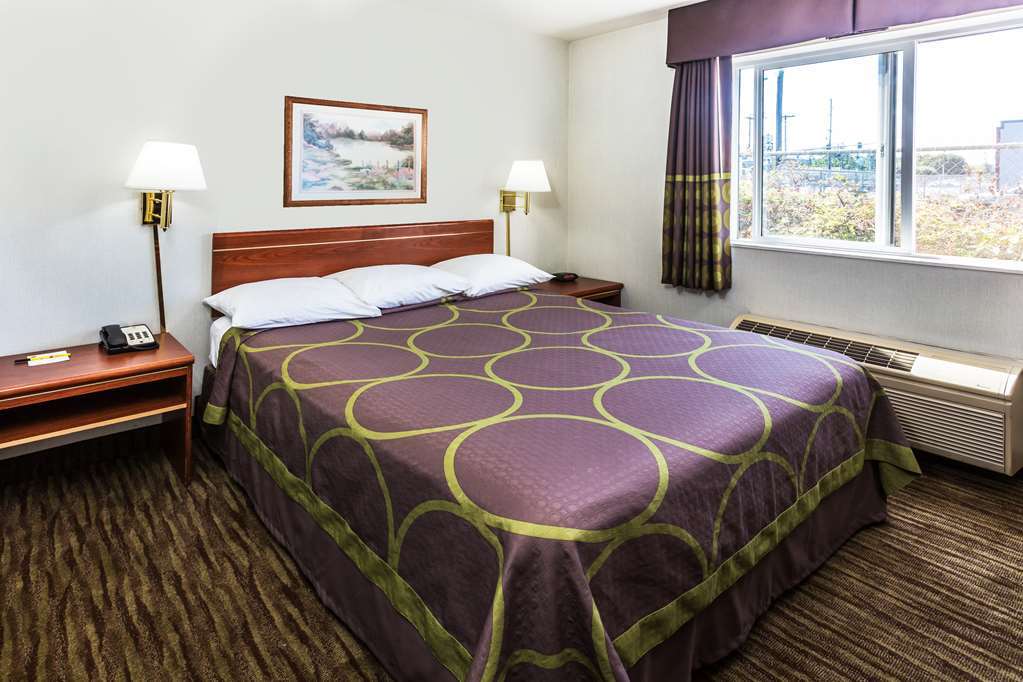 Super 8 By Wyndham Gresham/Portland Area Or Hotel Стая снимка