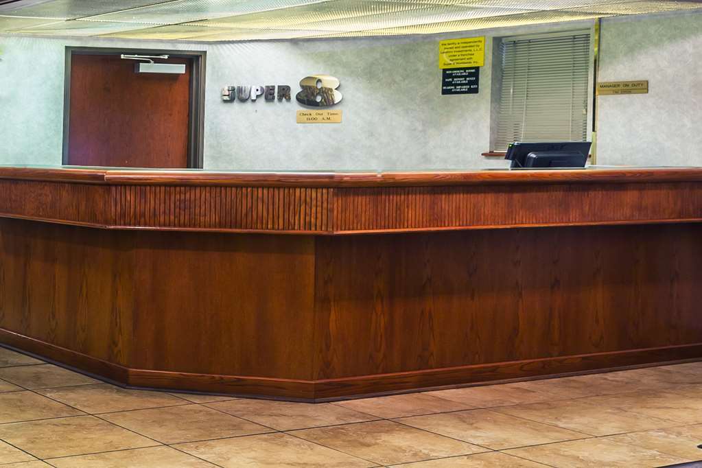 Super 8 By Wyndham Gresham/Portland Area Or Hotel Интериор снимка