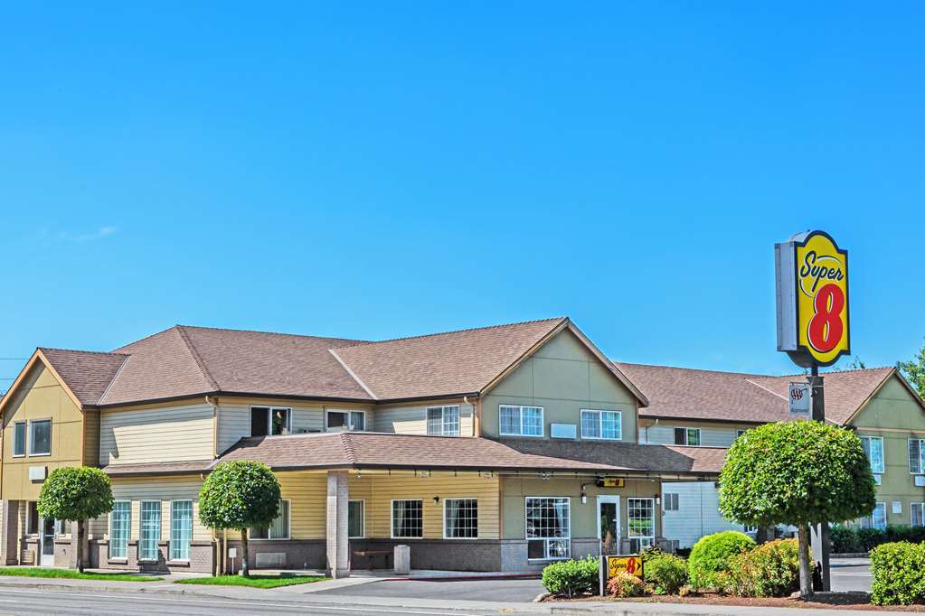 Super 8 By Wyndham Gresham/Portland Area Or Hotel Екстериор снимка