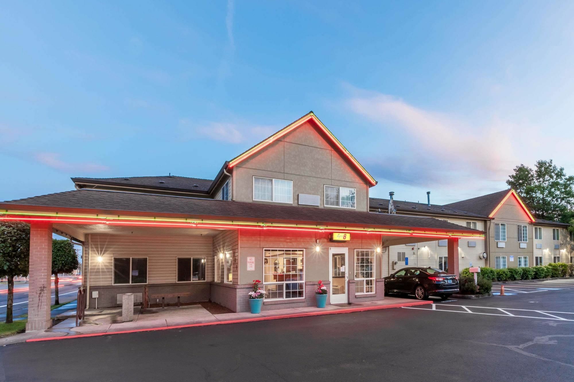 Super 8 By Wyndham Gresham/Portland Area Or Hotel Екстериор снимка